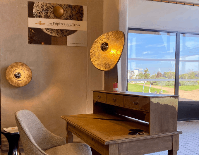 Florianne-Bayle-salon de l'habitat clermont ferrand Luminaire-Desing-sur-mesure-Creatrice-de-luminaire-et-dobjets-dart-sur-mesure-Collections-Luminaires-Mobiliers-decoration-sur-mesure-