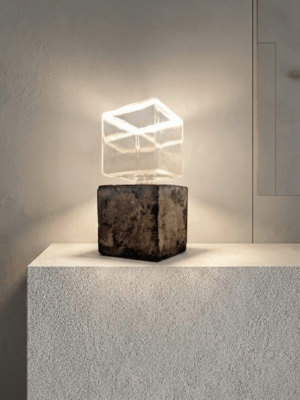 Lampe cube basalte Les Pépites du tiroir, Florianne Bayle designer papier et créatrice de luminaires design et d'objets d'art sur mesure en papier recyclé