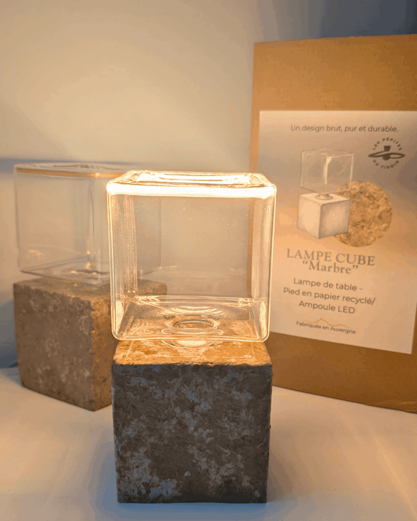Lampe cube Marbre Les Pépites du tiroir, Florianne Bayle designer papier et créatrice de luminaires design et d'objets d'art sur mesure en papier recyclé